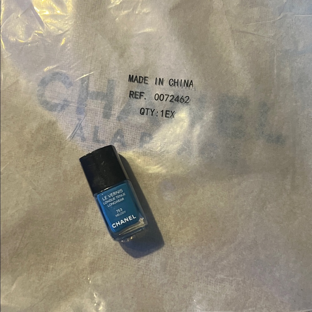 CHANEL Nail Polish w/ Free À La Plage Tan Tote GWP